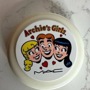 MAC Cosmetics x Archie's Girls Pearlmatte Face Powder in Flatter Me NIP